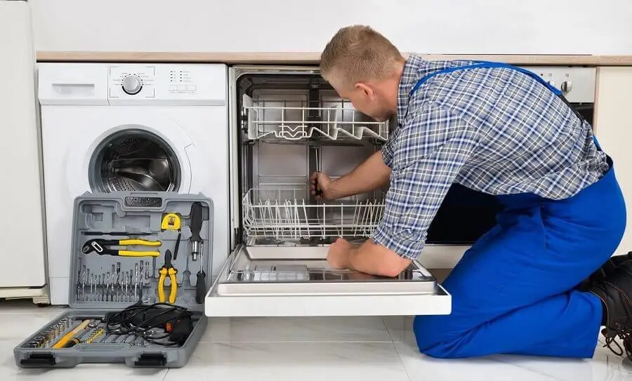 Karasu Gorenje servisi teknisyen ekibi beyaz eşya tamiri yaparken